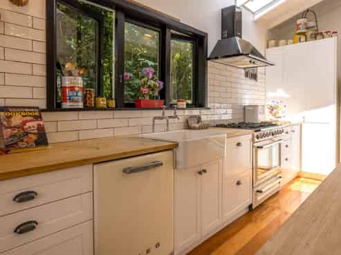 12 Waiata Road, Onetangi