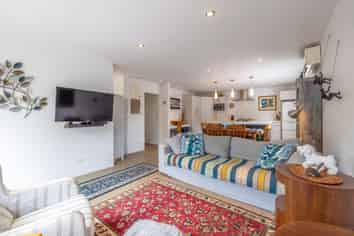 16 Natzka Road, Ostend