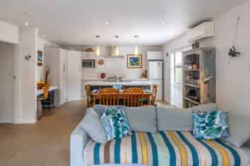 16 Natzka Road, Ostend