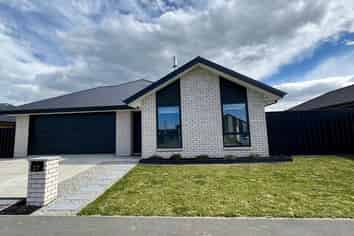 37 Eric Crozier Road, Darfield