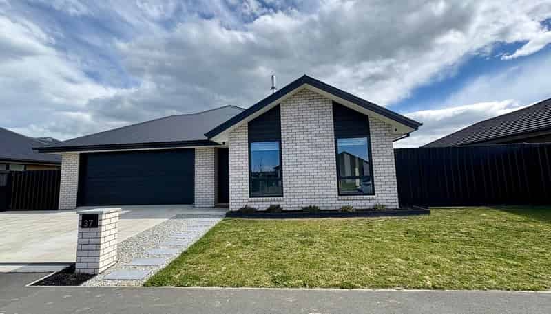 37 Eric Crozier Road, Darfield