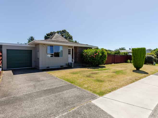 1a Cypress Grove, Paraparaumu