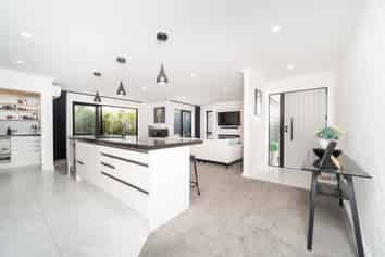 6 Ngaio Street, West End