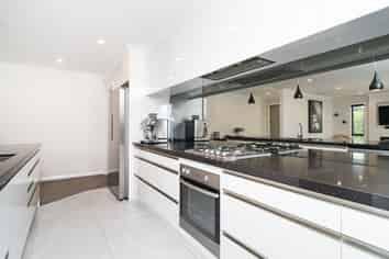 6 Ngaio Street, West End