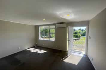 2/1 Bronwyn  Place, Torbay