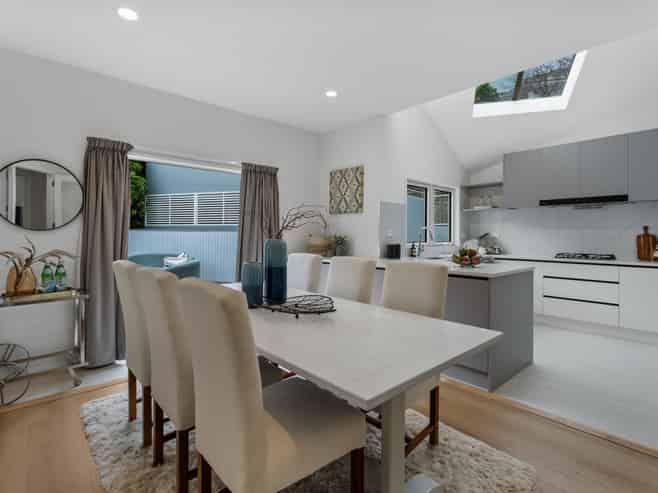 2/193 St Johns Road, Meadowbank