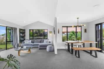 9 Ashdonleigh Grove, Stoke