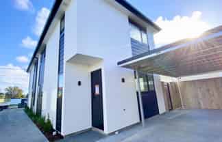 2/52  Hills Road, Edgeware