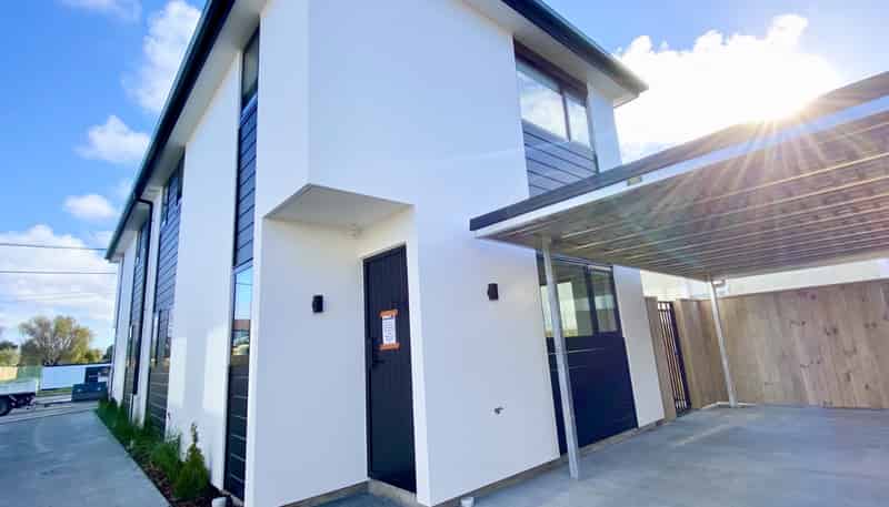 2/52  Hills Road, Edgeware