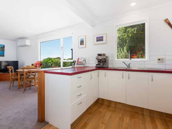 5 Sunset Terrace, Waikanae Beach