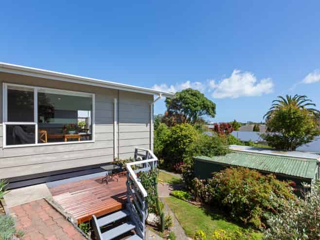 5 Sunset Terrace, Waikanae Beach
