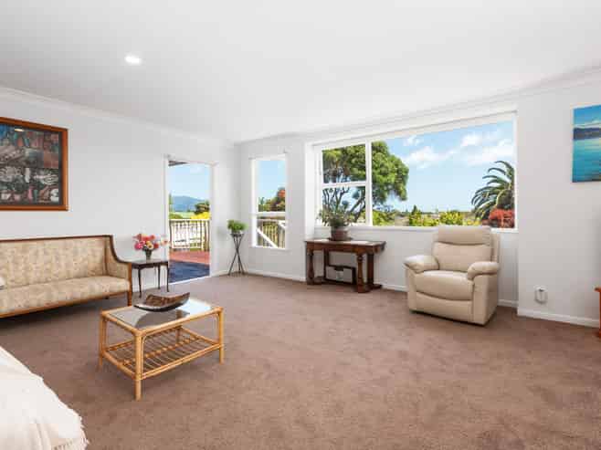 5 Sunset Terrace, Waikanae Beach