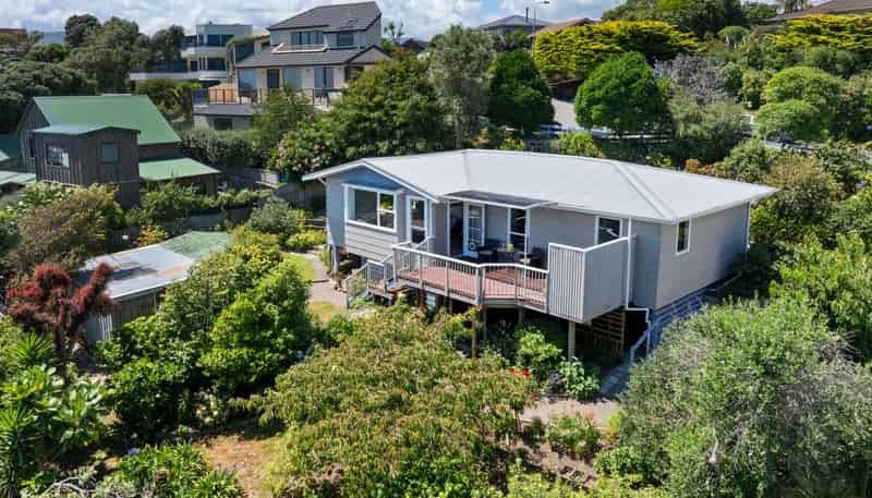 5 Sunset Terrace, Waikanae Beach