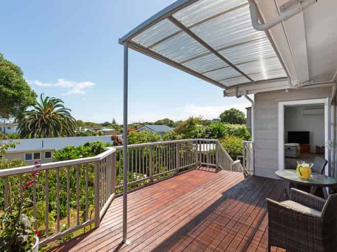 5 Sunset Terrace, Waikanae Beach