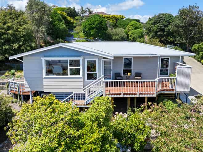 5 Sunset Terrace, Waikanae Beach