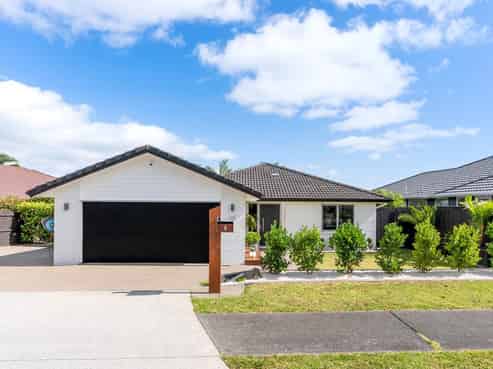 8 Reliance Crescent, Beachlands