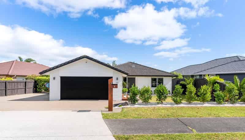 8 Reliance Crescent, Beachlands