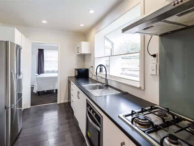 21 Saxbys Road, Glenview