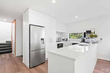 1/51 Kings Crescent, Central Hutt