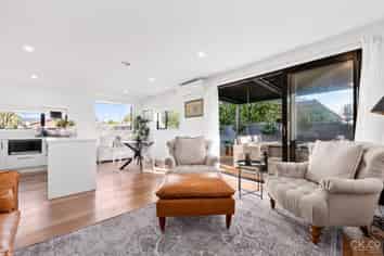 1/51 Kings Crescent, Lower Hutt