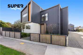 1/51 Kings Crescent, Central Hutt