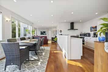 28 Kowhai Street, Eastbourne