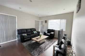 22 Helianthus Avenue, Flat Bush