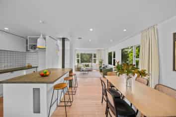 1 Wakely Road, Newlands