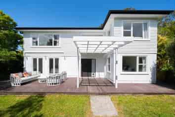 1 Wakely Road, Newlands