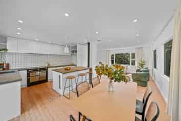 1 Wakely Road, Newlands