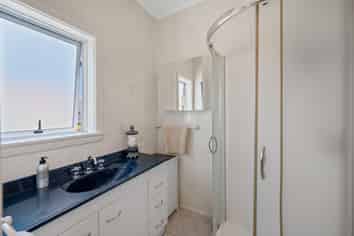 405 Willowpark Road South, Akina