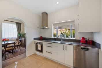 405 Willowpark Road South, Akina