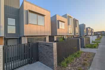 65 Bearing Parade, Long Bay