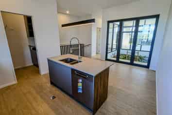 65 Bearing Parade, Long Bay