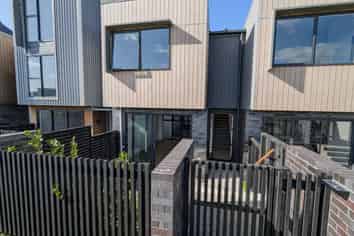 65 Bearing Parade, Long Bay