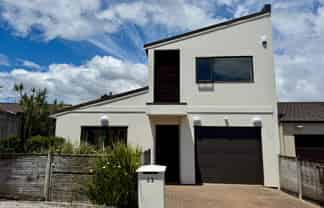 22 Spalding Rise, Golflands