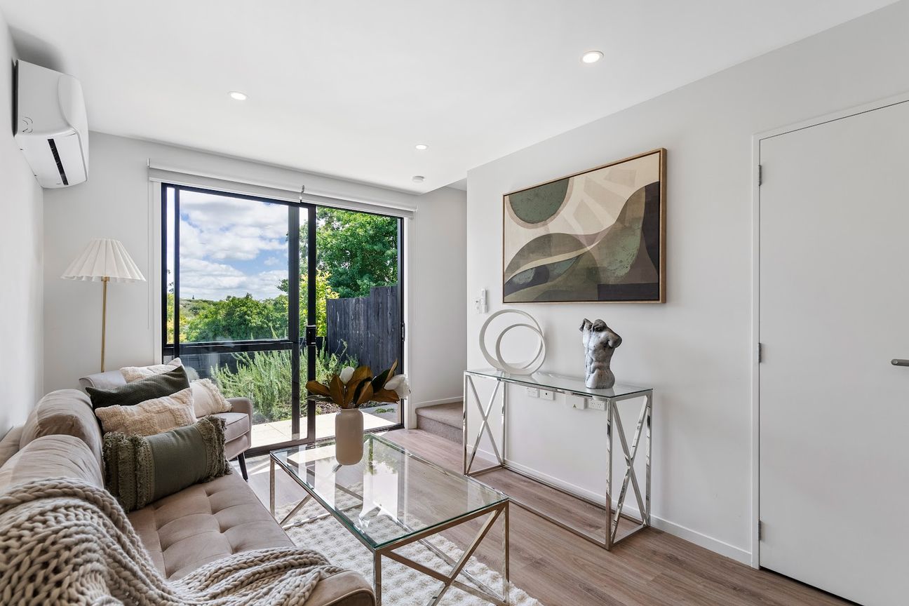 Stylish Townhouse in the Heart of Glenfield - Aanzicht 2