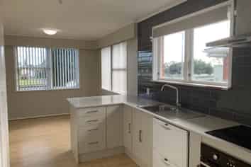 12 Bartholomew Road , Levin