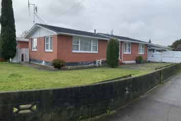 12 Bartholomew Road , Levin