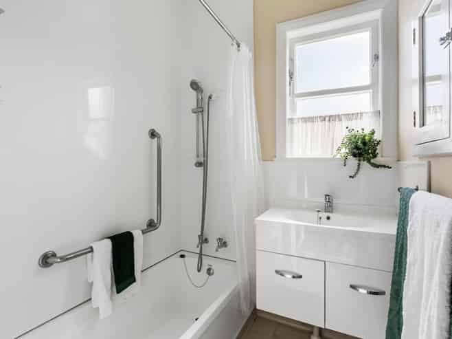 27 Old Lake Road, Narrow Neck