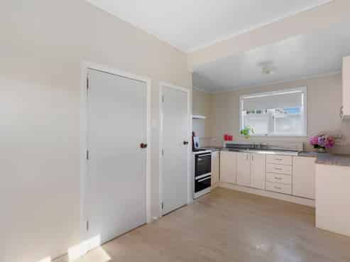 27 Old Lake Road, Narrow Neck