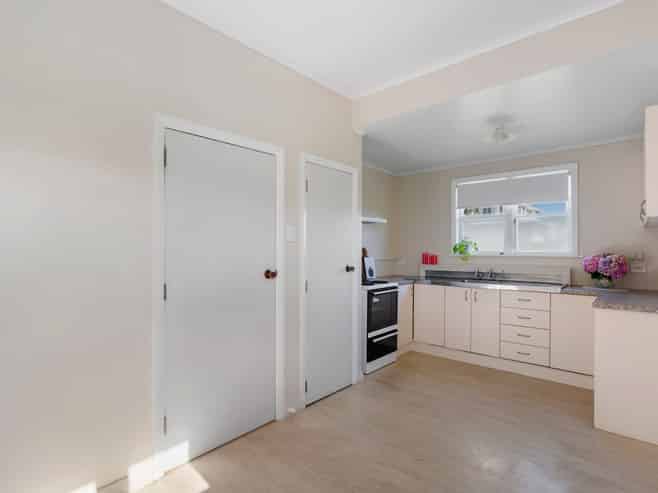 27 Old Lake Road, Narrow Neck