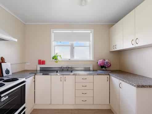 27 Old Lake Road, Narrow Neck