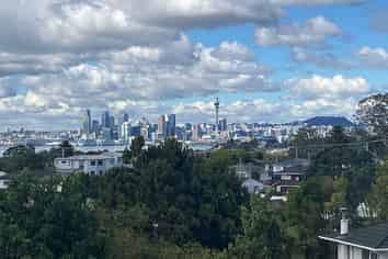 25 Martin Crescent, Northcote