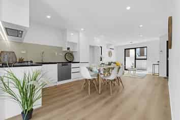 8B Gardiner Grove, Mangere East