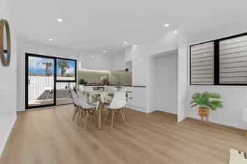 8B Gardiner Grove, Mangere East