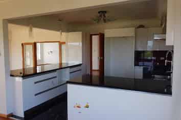 41 Anita, Mount Roskill