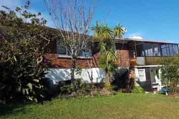 41 Anita, Mount Roskill