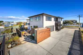 17 Marine Parade, Foxton Beach