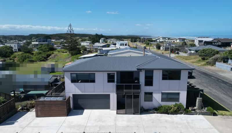 17 Marine Parade, Foxton Beach